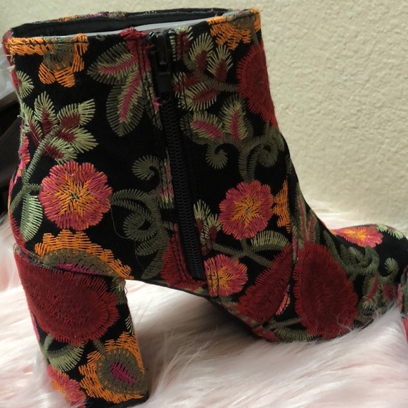 NWT Mia Floral embroidered boot black various size - Picture 2 of 7